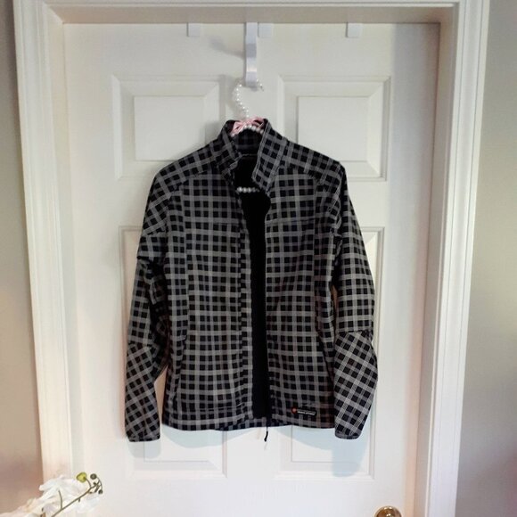 EUC Misty Mountain black grey activewear short jacket - Picture 2 of 3